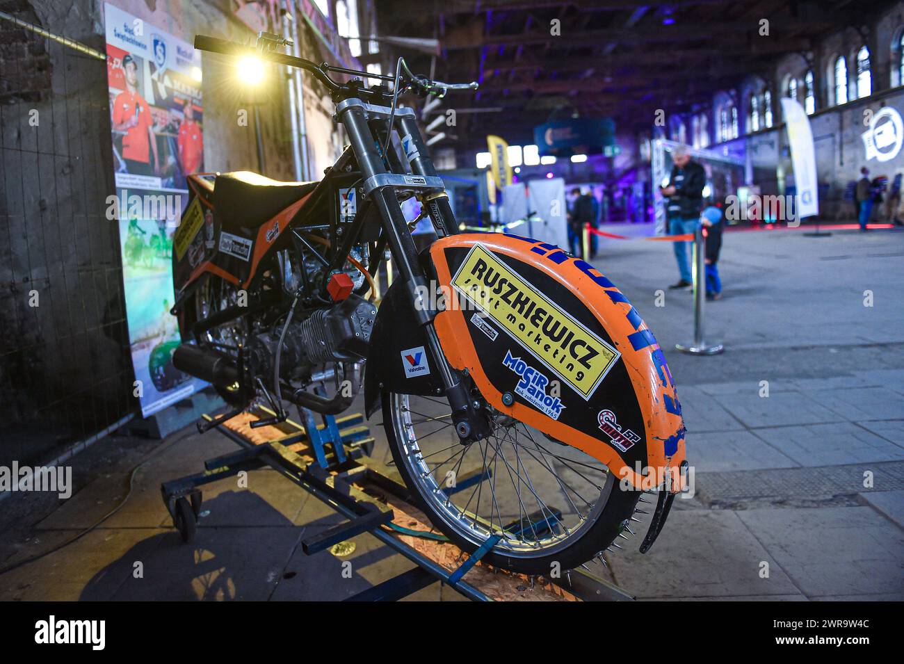 2024.03.11 Swietochlowice Zuzel Wydarzenia 100-lecie zuzla Sezon 2024 Wystawa 100 lat zuzla w Swietochlowicach N/z motocykle zuzlowe, hala Walcownia Huty Silesia w Swietochlowicach, Lipiny, historia, Ice Speedway Foto Marcin Bulanda/PressFocus 2024.03.11 Swietochlowice Speedway Events Season 2024 Wystawa 100 lat zuzla w Swietochlowicach motocykle zuzlowe, hala Walcownia Huty Silesia w Swietochlowicach, Lipiny, historia, Ice Speedway Credit: Marcin Bulanda/PressFocus Credit: Sipa USA/Alamy Live News Stock Photo