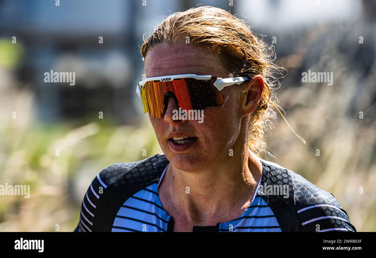 Die deutsche Triathletin Laura Janes befindet sich beim Ironman 70.3 Switzerland auf ihrer ersten Runde auf der Laufstrecke. (Rapperswil-Jona, Schweiz Stock Photo