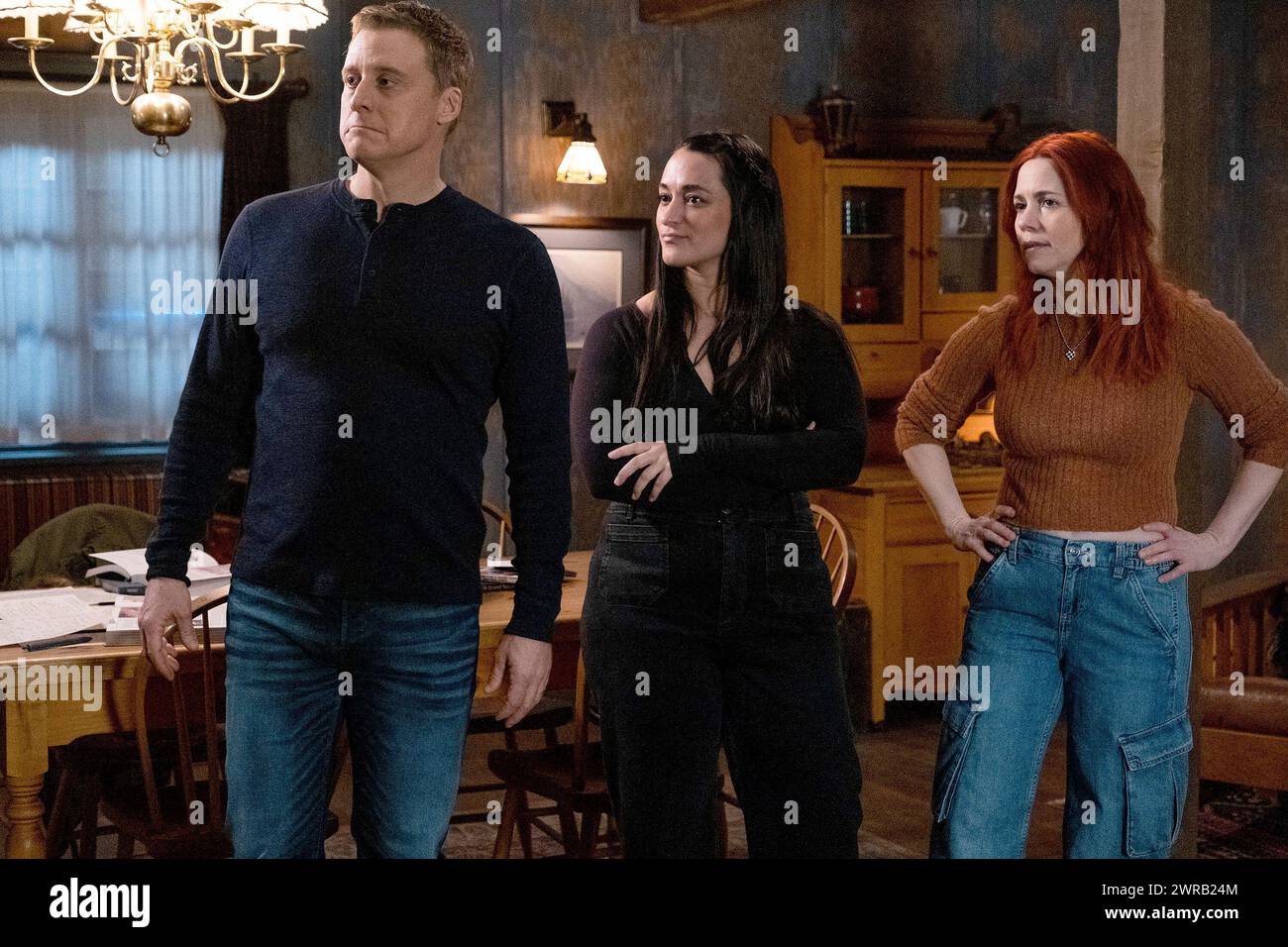 RESIDENT ALIEN, from left: Alan Tudyk, Sara Tomko , Alice Wetterlund