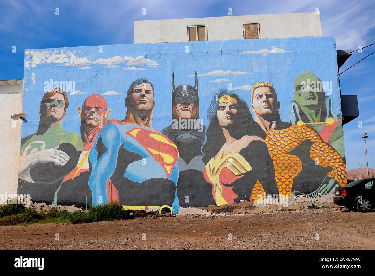 Graffity/ Wandbild: Superhelden, darunter Green Latern, The Flash, Superman, Batman, Wonder Woman, The Thing (Das Ding), Hulk, Puerto del Rosario, Fue Stock Photo