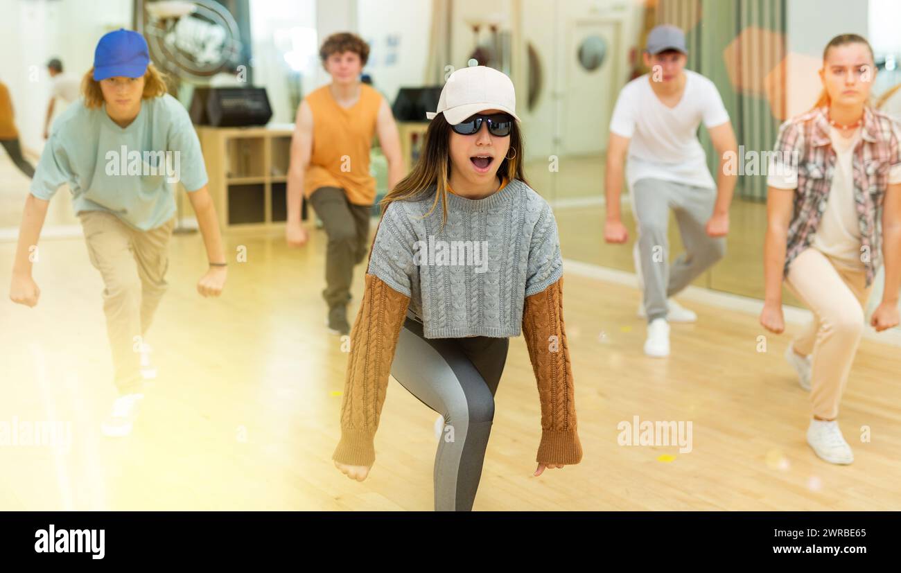 Group of teens rehearsing hip-hop dance in studio Stock Photo - Alamy