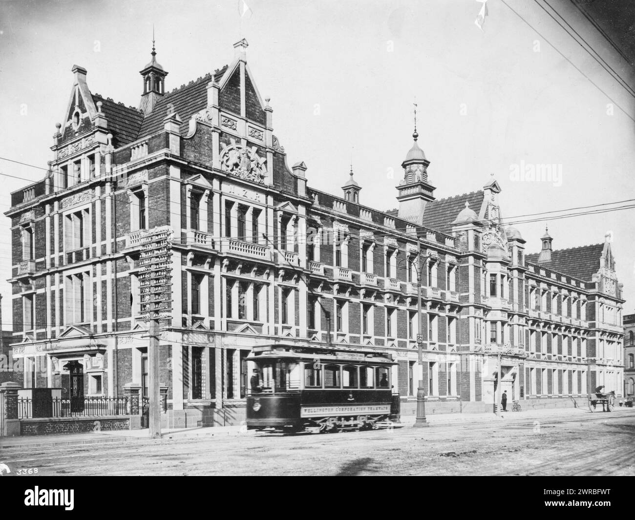 Government railway building in Wellington, New Zealand, between 1900 and 1920, Government facilities, New Zealand, Wellington, 1900-1920, Photographic prints, 1900-1920., Photographic prints, 1900-1920, 1 photographic print Stock Photo