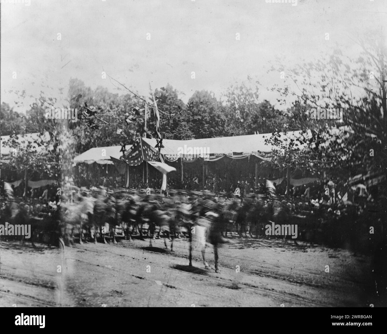 Mounted cavalry riding past reviewing stand during the 'grand review' of the Union Army, Washington, D.C., photographed 1865, printed 1905, United States., Army, Rites & ceremonies, Washington (D.C.), 1860-1870, Photographic prints, 1900-1910., Photographic prints, 1900-1910, 1 photographic print Stock Photo