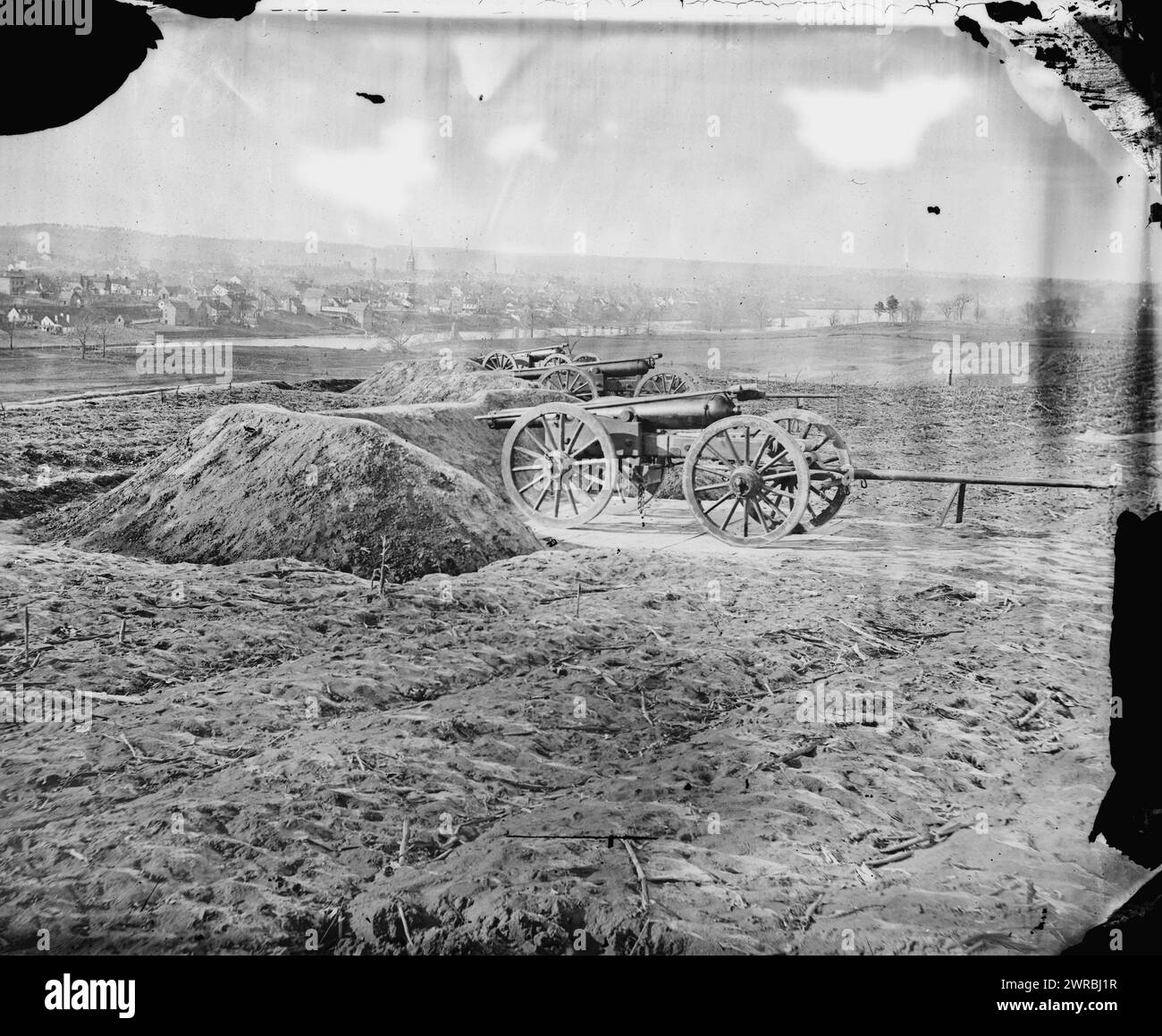Fredericksburg, Va. View of town from Tyler's Battery, Photograph from the main eastern theater of the war, Burnside and Hooker, November 1862-April 1863., Gibson, James F., 1828-, photographer, between 1860 and 1865, United States, History, Civil War, 1861-1865, Glass negatives, 1860-1870, Stereographs, 1860-1870, 1 negative: glass, stereograph, wet collodion, 4 x 10 in Stock Photo