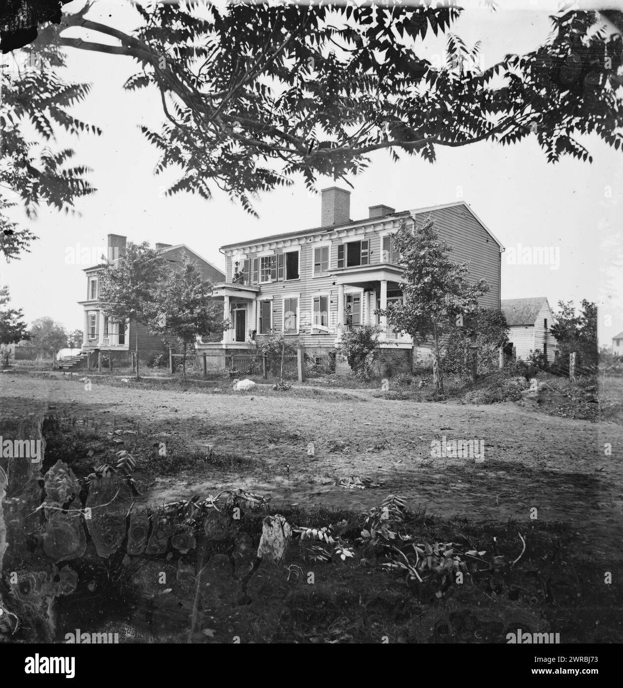 Fredericksburg, Va. Houses damaged by the shelling of December 13, 1862, Photograph from the main eastern theater of the war, Burnside and Hooker, November 1862-April 1863., Gardner, James, 1832-, photographer, 1864 May 19, United States, History, Civil War, 1861-1865, Glass negatives, 1860-1870, Stereographs, 1860-1870, 1 negative: glass, stereograph, wet collodion, 4 x 10 in Stock Photo