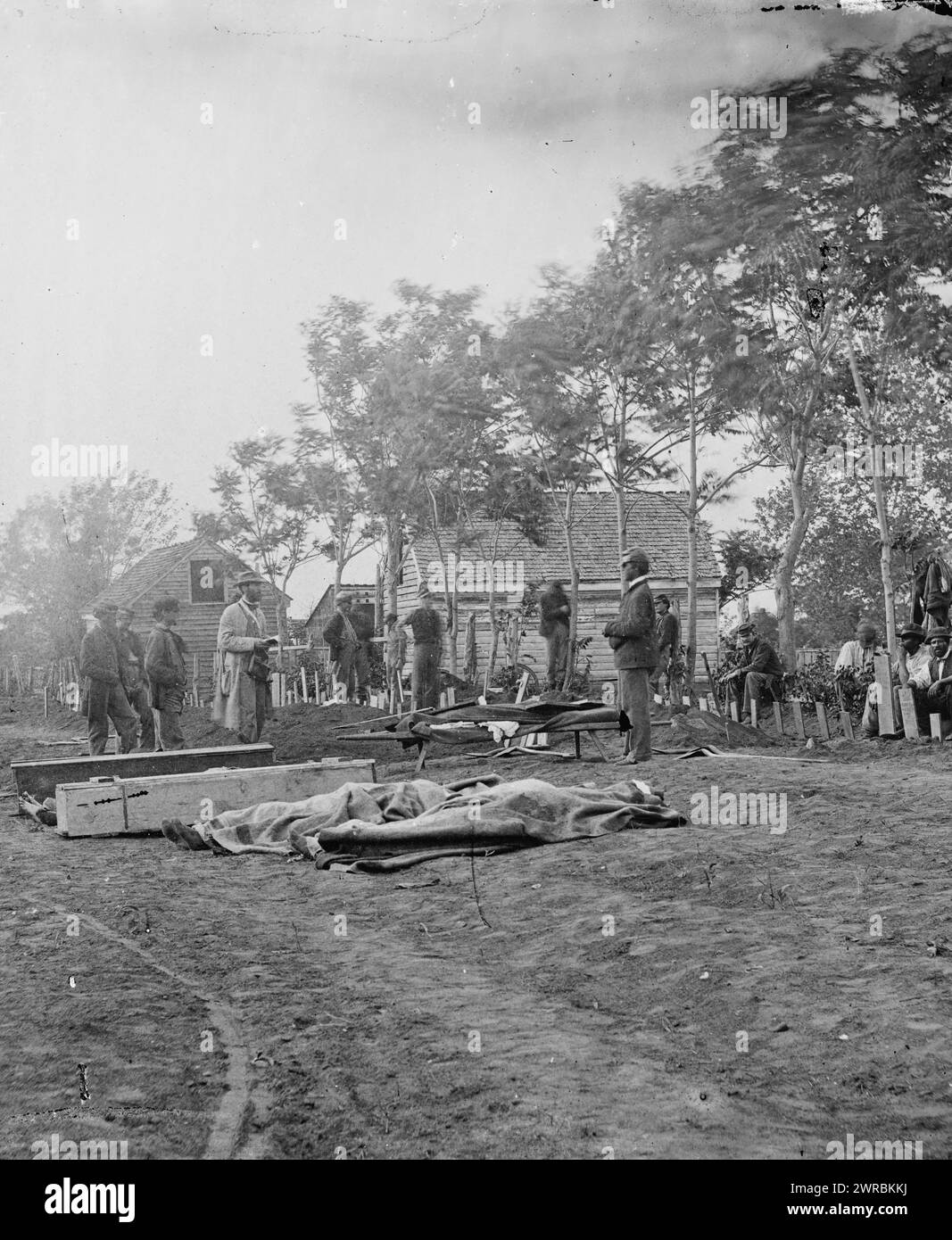 Fredericksburg, Virginia. Burial of Federal dead, 1864 May 19 or 20, United States, History, Civil War, 1861-1865, Glass negatives, 1860-1870., Stereographs, 1860-1870, Glass negatives, 1860-1870, 2 negatives (3 plates): glass, stereograph, wet collodion Stock Photo