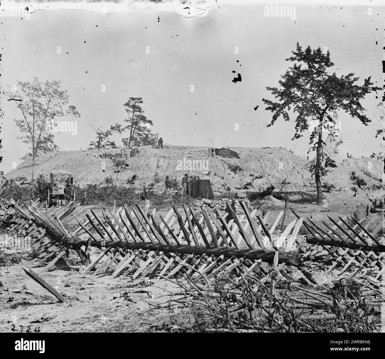 Atlanta, Ga. Chevaux-de-frise on Marietta Street; photographic wagons and darkroom beyond, Photograph of the War in the West. These photographs are of Sherman in Atlanta, September-November, 1864. After three and a half months of incessant maneuvering and much hard fighting, Sherman forced Hood to abandon the munitions center of the Confederacy. Sherman remained there, resting his war-worn men and accumulating supplies, for nearly two and a half months. During the occupation, George N. Barnard, official photographer of the Chief Engineer's Office Stock Photo