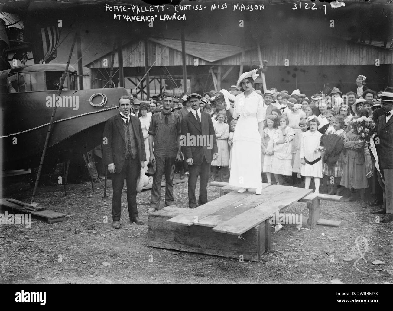 Porte, Hallett, Curtiss, Miss Masson, at 'America' launch, Photograph shows the christening and launch of the Curtiss Model H Flying Boat airplane 'America' on June 22, 1914 in Hammondsport, New York. From left to right, aviators John Cyril Porte, George E.A. Hallett, builder Glenn Curtiss and Katherine Masson., 1914 June 22, Glass negatives, 1 negative: glass Stock Photo