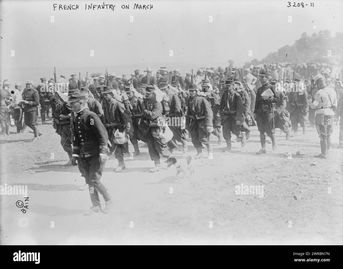 French Infantry on march, Photograph shows French soldiers marching at the beginning of World War I., between ca. 1914 and ca. 1915, World War, 1914-1918, Glass negatives, 1 negative: glass Stock Photo
