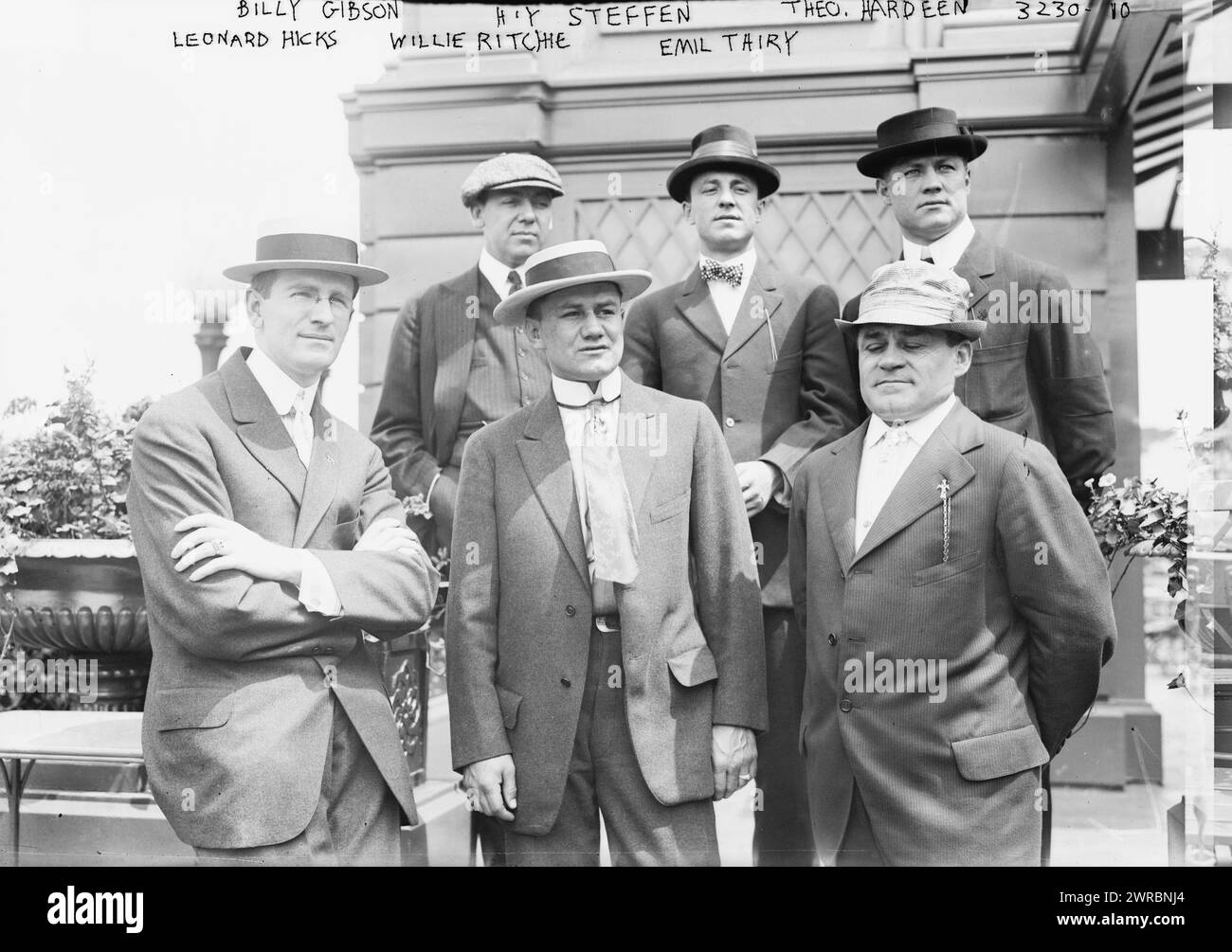 Billy Gibson, H.Y. Steffen, Theo. Hardeen, Leonard Hicks, Willie Ritchie, Emil Thiry, Photo shows Willie Richie (born Gerhardt Anthony Steffen) who was the world lightweight boxing champion from 1912 to 1914. In 1914 he sailed to London to face British lightweight champion Freddie Welsh. Also in photograph is Hungarian magician Theodore Hardeen, the brother of Harry Houdini., between ca. 1910 and ca. 1915, Glass negatives, 1 negative: glass Stock Photo