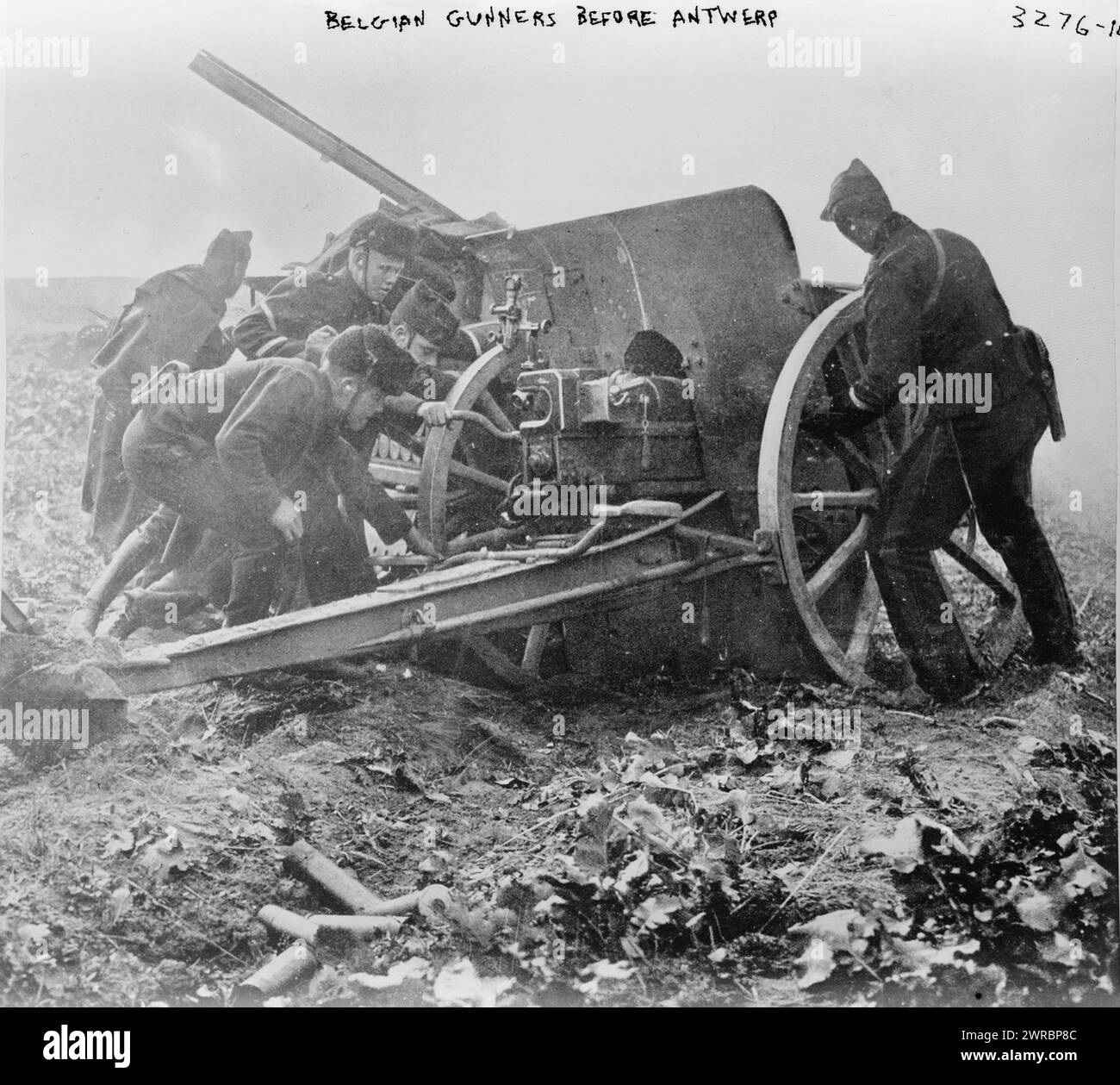 Belgian Gunners before Antwerp, Photograph shows Belgian soldiers with large field gun, during the Siege of Antwerp by the German Army during World War I., 1914, World War, 1914-1918, Glass negatives, 1 negative: glass Stock Photo