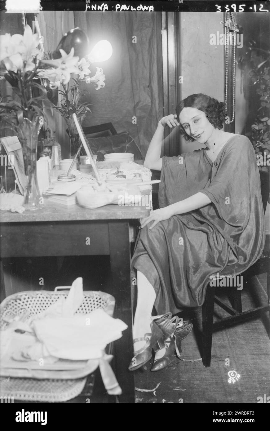 Anna Pavlowa, Photograph shows Russian ballerina Anna Pavlova (Pavlovna) (1881-1931), seated at a dressing table., between ca. 1910 and ca. 1915, Glass negatives, 1 negative: glass Stock Photo