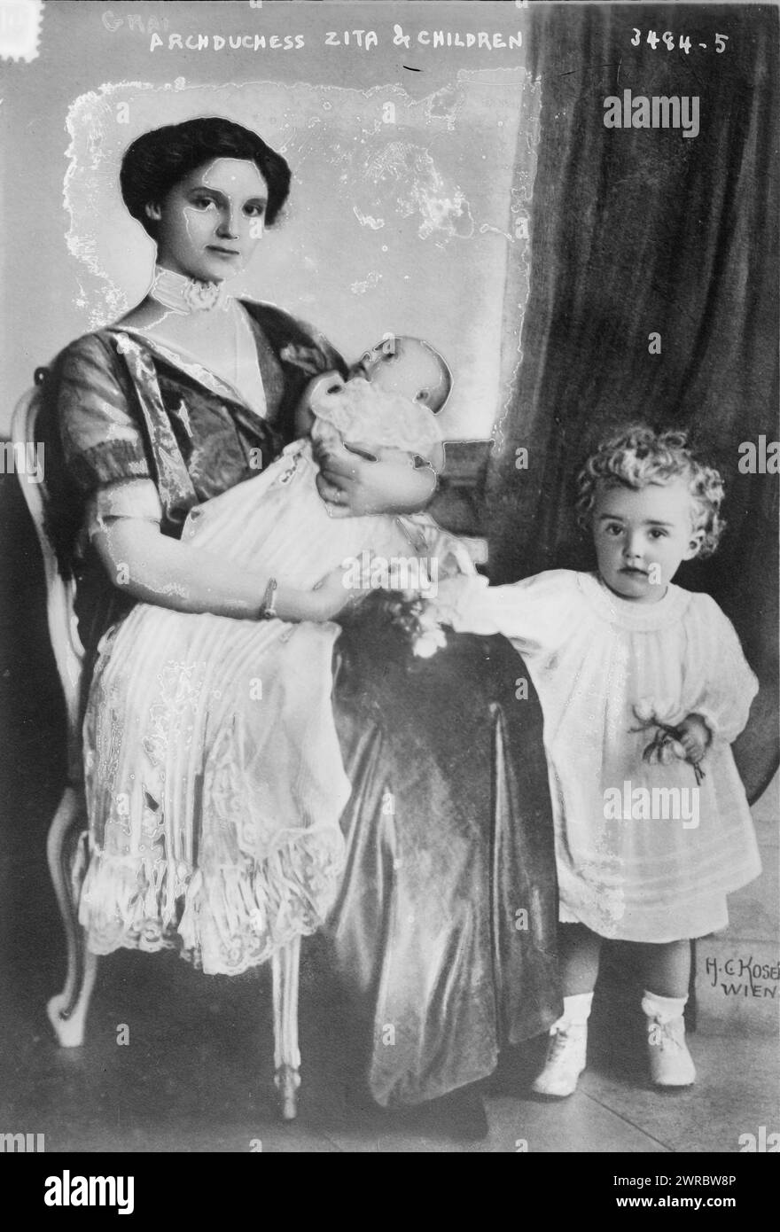 Archduchess Zita and children, Photograph shows Princess Zita of Bourbon-Parma (1892-1989), the wife of Emperor Charles of Austria with her son Otto von Habsburg (1912-2011), the last Crown Prince of Austria-Hungary and her baby Archduchess Adelheid of Austria (1914-1971)., between ca. 1910 and ca. 1915, Glass negatives, 1 negative: glass Stock Photo