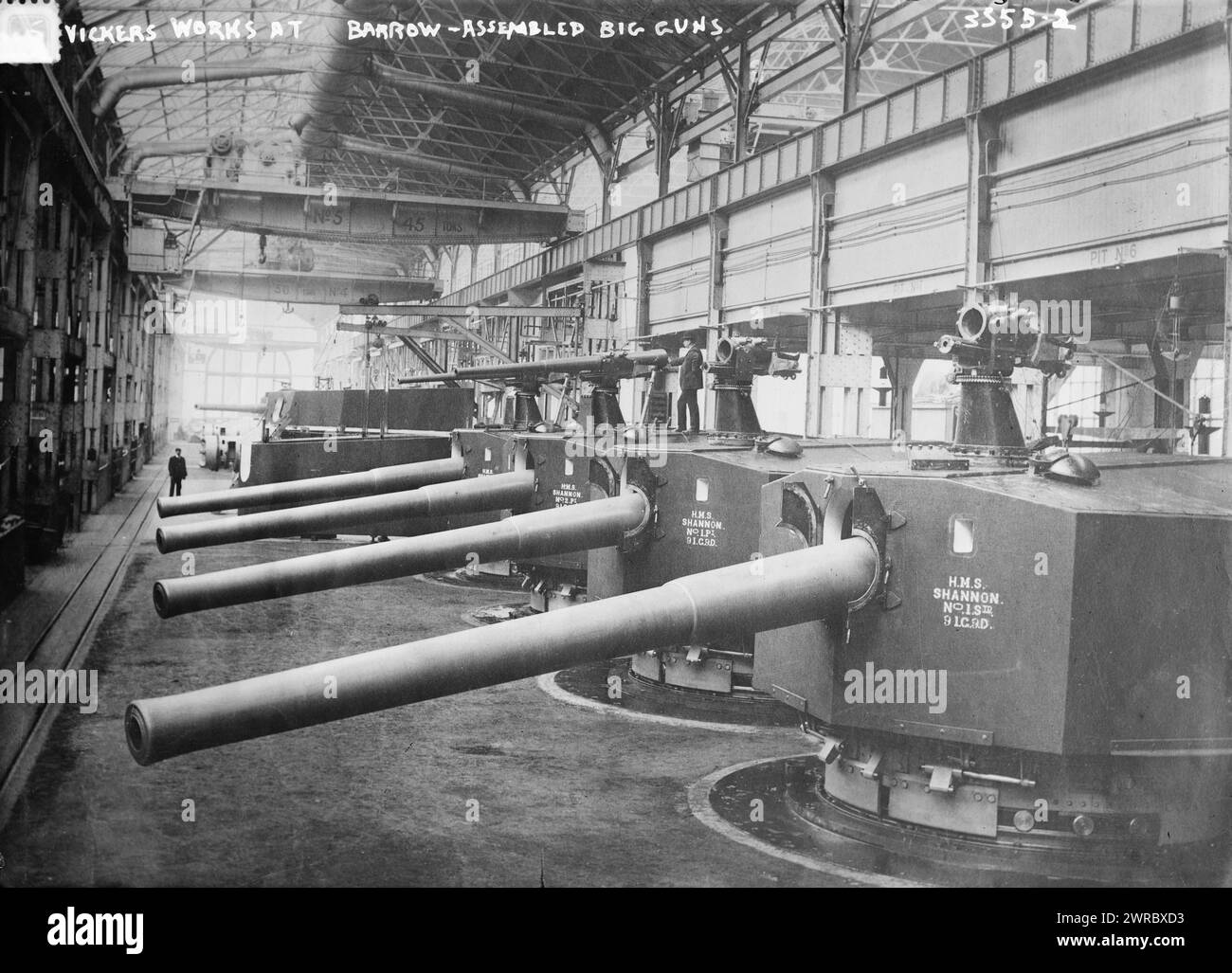 Vickers Works at Barrow, Assembled big guns, Photograph shows the Vickers, Sons and Maxim ordnance and ammunition factory at Barrow-in-Furness, England., 1915 Feb. 1, Glass negatives, 1 negative: glass Stock Photo
