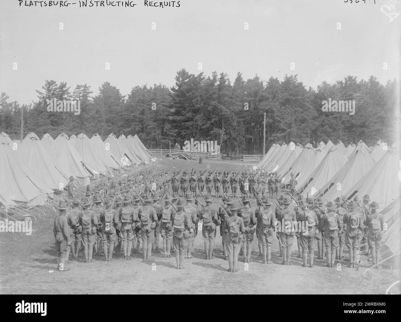 Plattsburg, Instructing recruits, between ca. 1910 and ca. 1915, Plattsburg, Glass negatives, 1 negative: glass Stock Photo