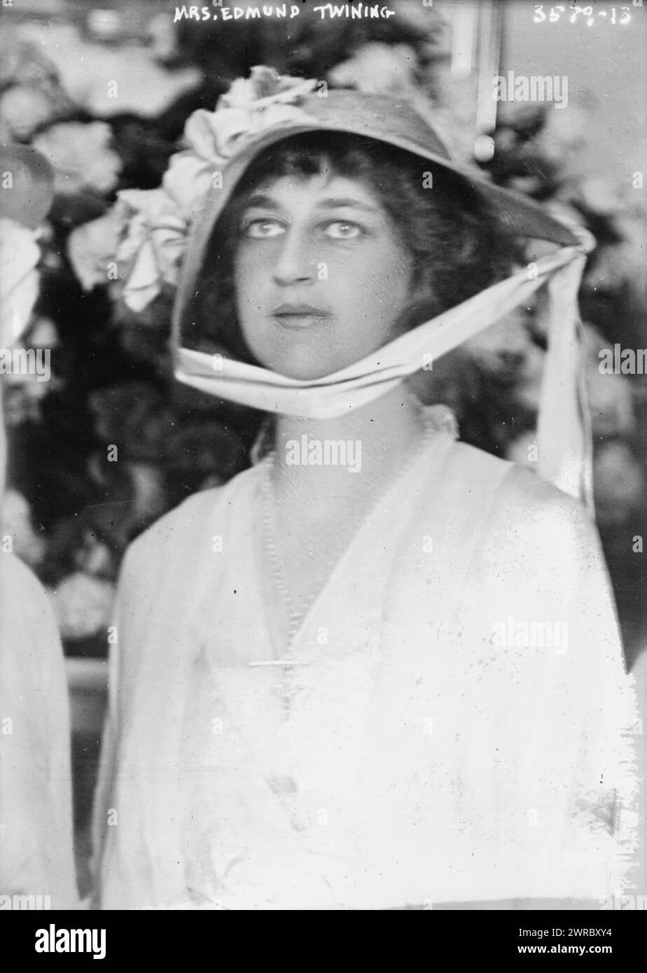 June wedding Black and White Stock Photos \u0026 Images - Alamy, image size:924x1390