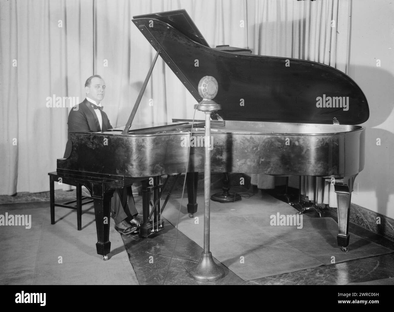 LaForge, Photograph shows Frank LaForge, American pianist, composer and arranger., 1/16/25, Glass negatives, 1 negative: glass Stock Photo