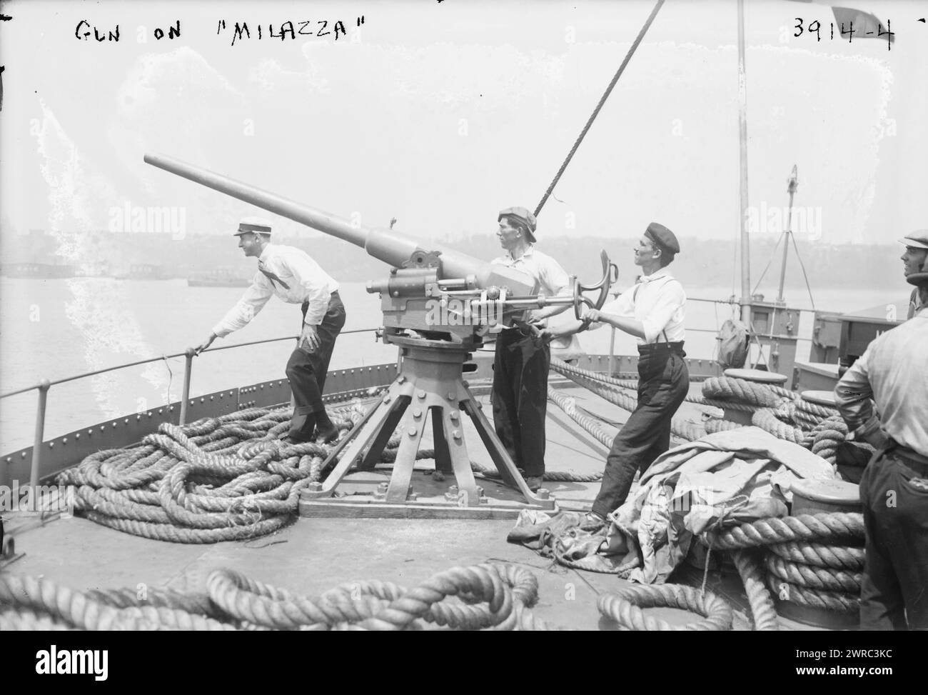 Gun on MILAZZA i.e. MILAZZO, Photo shows the SS Milazzo, an Italian bulk carrier built in 1916 as the world's largest cargo ship and sunk by an Austro-Hungarian Navy submarine in August 1917 during World War I. Her maiden voyage brought her to New York City in July 1916., 1916 July?, Glass negatives, 1 negative: glass Stock Photo