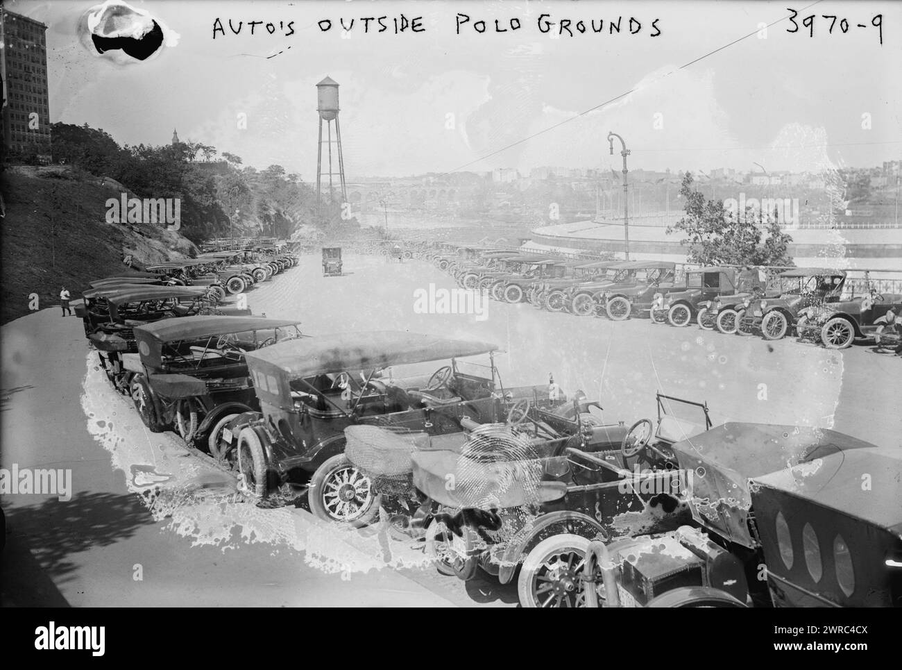 Auto's outside Polo Grnds., 1916, Baseball, Glass negatives, 1 negative: glass Stock Photo