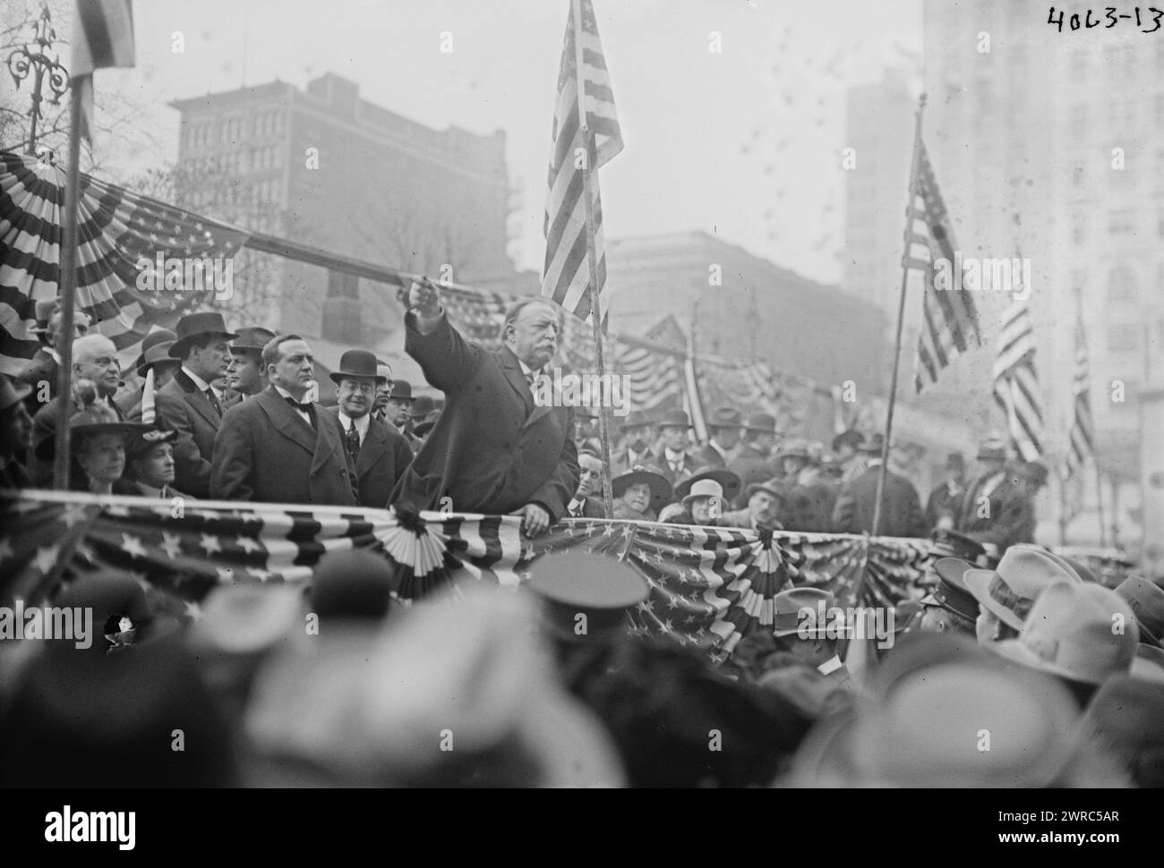 W.H. Taft, Photograph shows former president William Howard Taft campaigning for Republican candidate Charles Evans Hughes on Nov. 4, 1916 in Union Square, New York City., 1916 Nov. 4, Glass negatives, 1 negative: glass Stock Photo