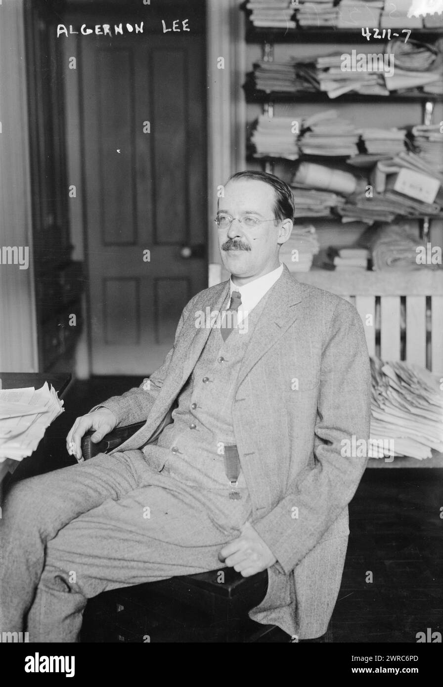 Algernon Lee, Photograph shows Algernon Lee (1873-1954), an American socialist politician and educator. In 1917, he was refused a passport to attend an international conference of socialists due to the Logan Law of 1799 which forbids individuals from engaging in international affairs without governmental authority., between ca. 1915 and ca. 1920, Glass negatives, 1 negative: glass Stock Photo