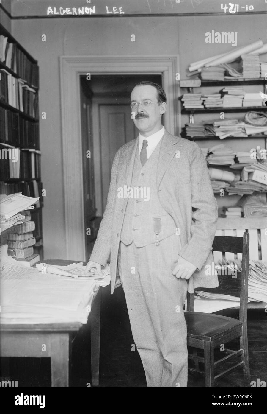 Algernon Lee, Photograph shows Algernon Lee (1873-1954), an American socialist politician and educator. In 1917, he was refused a passport to attend an international conference of socialists due to the Logan Law of 1799 which forbids individuals from engaging in international affairs without governmental authority., between ca. 1915 and ca. 1920, Glass negatives, 1 negative: glass Stock Photo