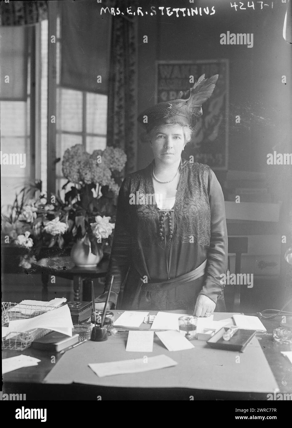 Mrs. E.R. Stettinius, Photograph shows Mrs. Edward Riley Stettinius, (formerly Judith Carrington) head of the Economy League of the Junior Colonial Dames of America, who headed a drive to collect waste paper for sale to benefit the Red Cross during World War I., 1917 June 19, World War, 1914-1918, Glass negatives, 1 negative: glass Stock Photo