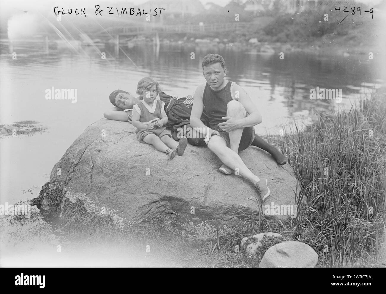 Gluck & Zimbalist, Photograph shows Romanian-born American soprano opera singer Alma Gluck (1884-1939) with her husband, Efrem Zimbalist, Sr. and their daughter Maria, vacationing possibly on Fishers Island, New York, August, 1917. Zimbalist was an internationally known concert violinist, composer, teacher, conductor, and director of the Curtis Institute of Music., 1917 August, Glass negatives, 1 negative: glass Stock Photo