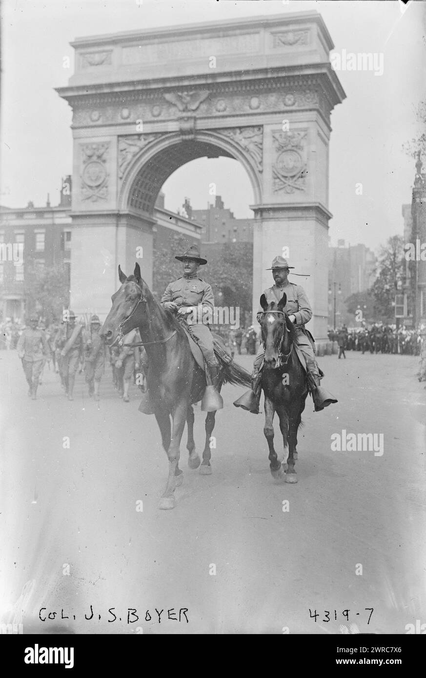 Col. J.S. Boyer, Photograph shows Colonel James S. Boyer, Commander of the First Infantry during a parade of the 27th Division (National Guard of New York) on August 30, 1917 in New York City. The Washington Square Arch is in the background., 1917 August 30, World War, 1914-1918, Glass negatives, 1 negative: glass Stock Photo