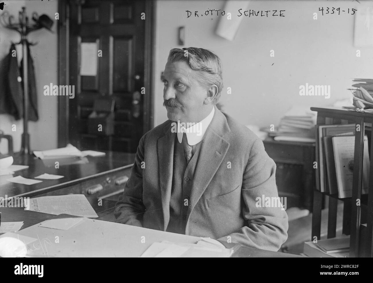 Coroners office Black and White Stock Photos & Images Alamy