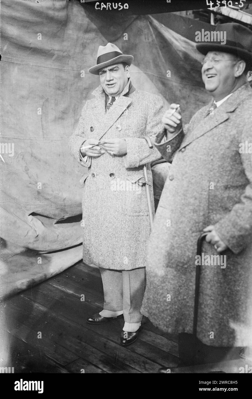 Caruso, Photograph shows Italian tenor opera singer Enrico Caruso (1873-1921) arriving in New York City on the ship S.S. Saga, Nov. 4, 1917., 1917 Nov. 4, Glass negatives, 1 negative: glass Stock Photo