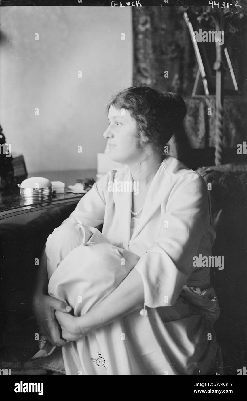 Gluck, Photograph shows RomanianAmerican opera singer Alma Gluck (1884