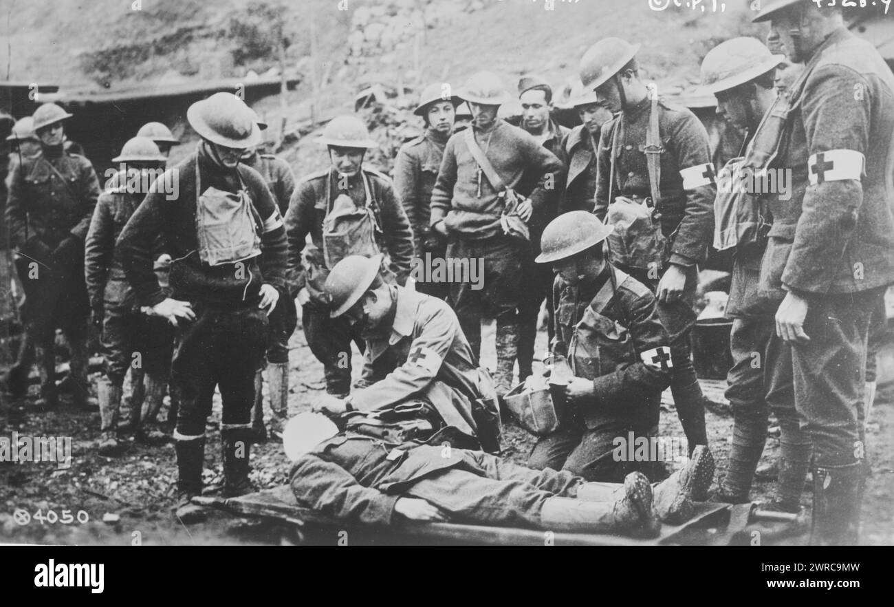 First Aid at Front in France to U.S. soldiers, Photograph shows a doctor with an injured American soldier behind the lines in France, during World War I., 1918 or 1919, World War, 1914-1918, Glass negatives, 1 negative: glass Stock Photo