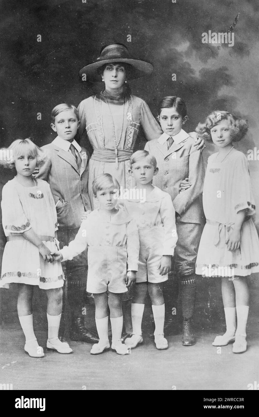 Queen of Spain & children, Photograph shows Victoria Eugenie of Battenberg (1887-1969) who was Queen of Spain and wife of King Alfonso XIII. Her children are (left to right): Maria Cristina, Countess Marone; Alfonso, Prince of Asturias; Infante Gonzalo of Spain; Juan, Count of Barcelona; Jaime, Duke of Segovia and Anjou; and Beatriz, Princess of Civitella-Cesi., between ca. 1915 and ca. 1920, Glass negatives, 1 negative: glass Stock Photo