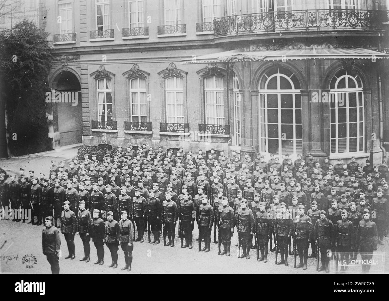 President's Paris Guard, Photograph shows President Wilson's Paris Guard of Honor in front of the White House 'Overseas.' The commander of the company (foreground to left) is Captain Burton F. Hood, the lieutenants in line behind him, are, from left to right: 1st Lieut. E.T. Murphy; 1st Lieut. H.B. Ennis; 1st Lieut. Alfred Z. Funk and 2nd Lieut. Max A. Taylor and 2nd Lieut. Arthur W. Rogers. Paris, France., 18 January 1918, Glass negatives, 1 negative: glass Stock Photo