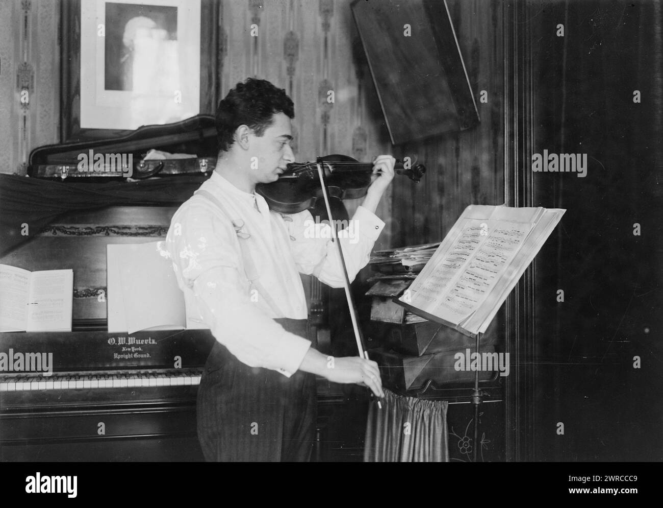 Jacobson i.e. Jacobsen, Photograph shows Sascha Jacobsen (1895-1972), a Jewish-American violinist and teacher who was born in Russia., between 1918 and 1920, Glass negatives, 1 negative: glass Stock Photo