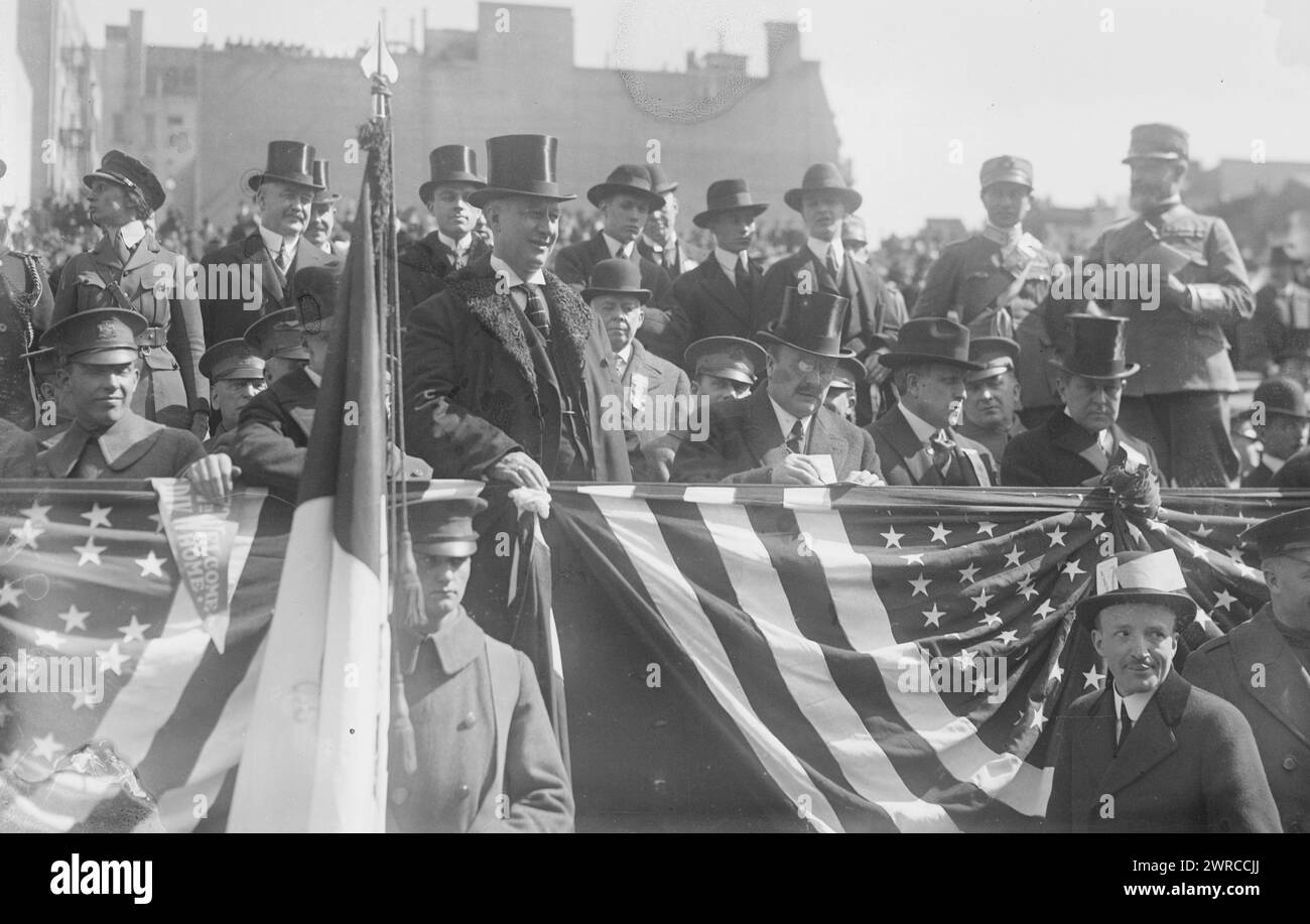 Gov. Smith reviews 27th, Photograph shows Governor Alfred Emanuel Smith (1873-1944) of New York, reviewing a parade for the soldiers of the U.S. Army 27th Division in New York City after World War I., 1919 March, World War, 1914-1918, Glass negatives, 1 negative: glass Stock Photo