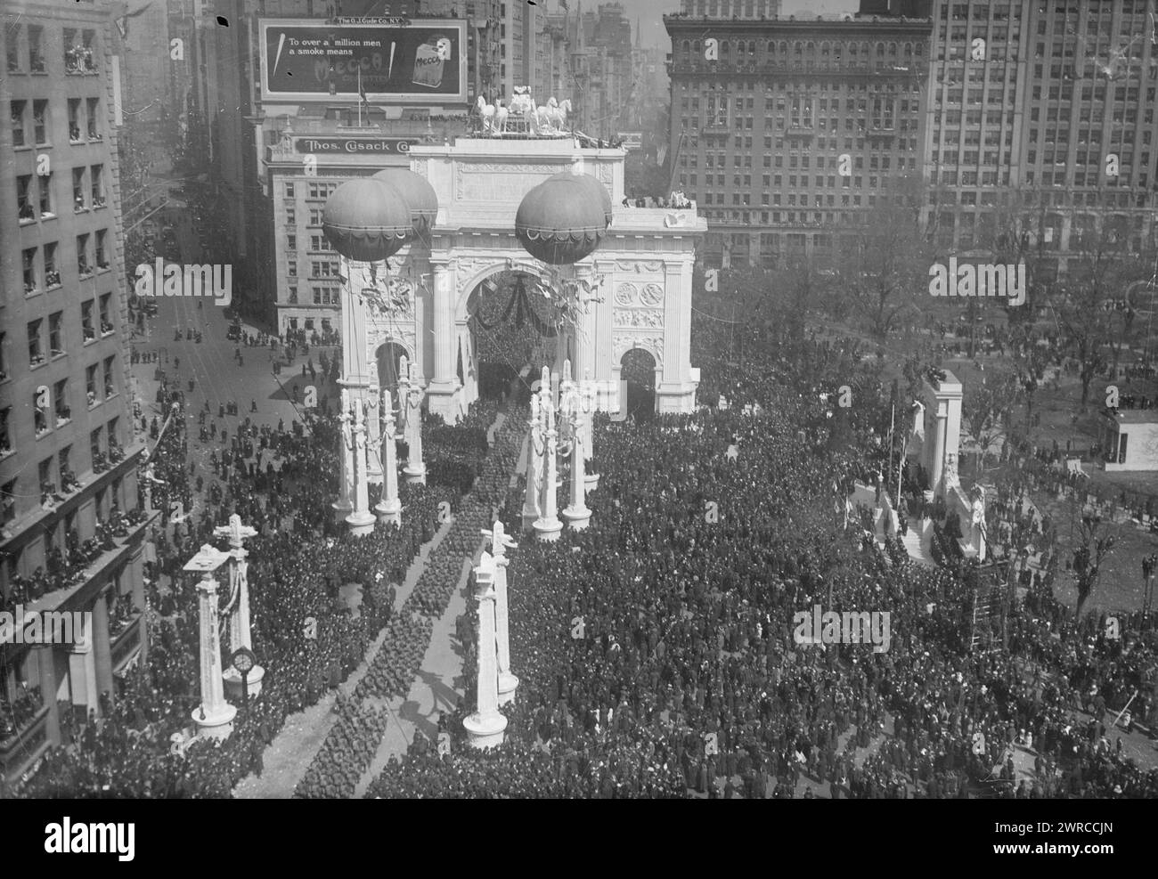 27th Parade, Photograph shows soldiers of the U.S. Army 27th Division parading in New York City after their arrival from France after World War I., 1919 March 25, Glass negatives, 1 negative: glass Stock Photo
