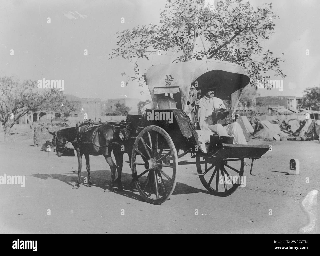 Tonga (Indian Cart), Photograph shows a tonga (tanga), a light horse-driven cart, India., between ca. 1915 and ca. 1920, Glass negatives, 1 negative: glass Stock Photo