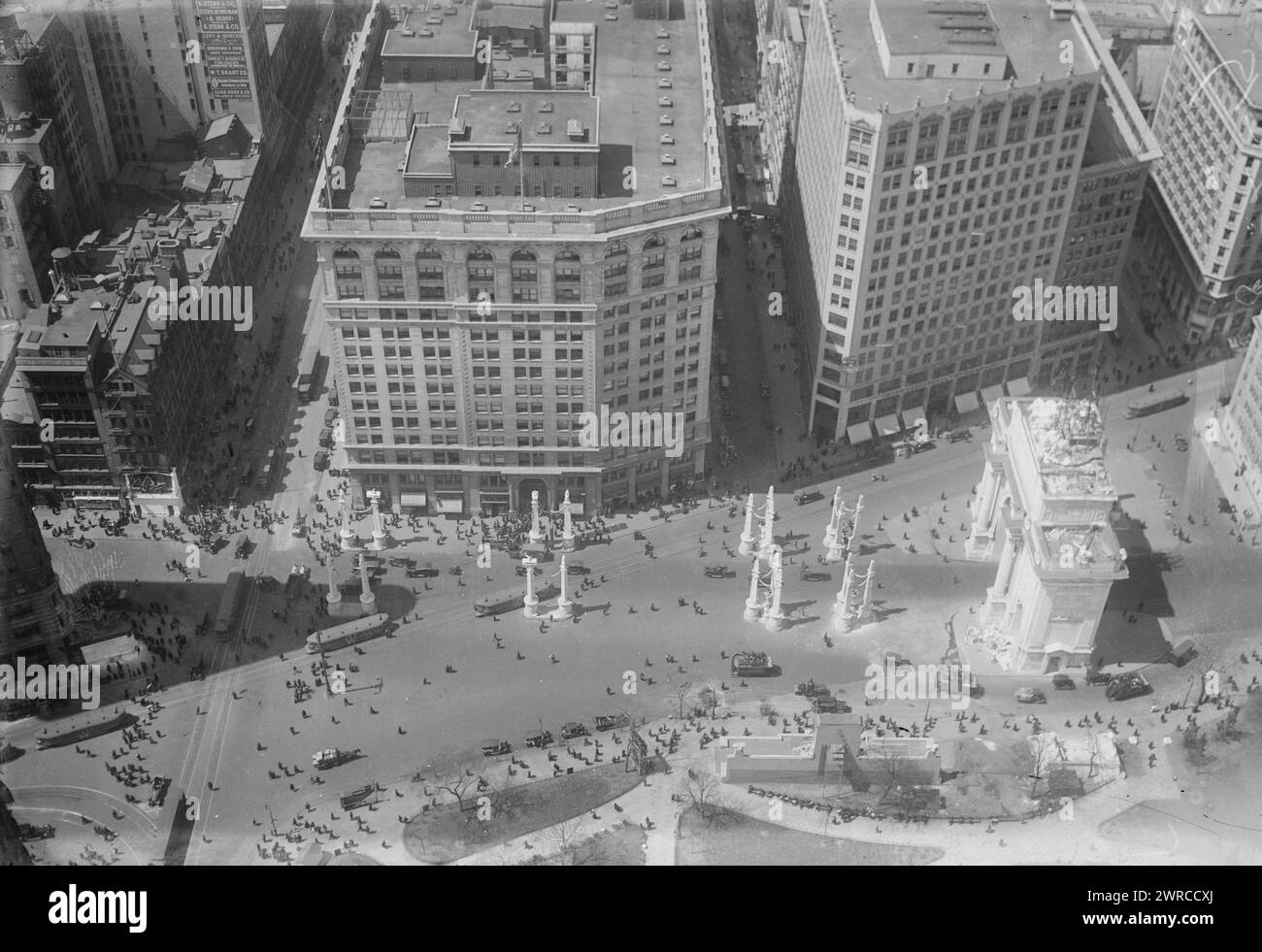 From Met. Bldg., Photograph shows an aerial view from the Metropolitan Life Insurance Company Tower at 24th Street and 5th Avenue, New York City, showing the temporary 'Victory Arch' at Madison Square., 1918 or 1919, Glass negatives, 1 negative: glass Stock Photo