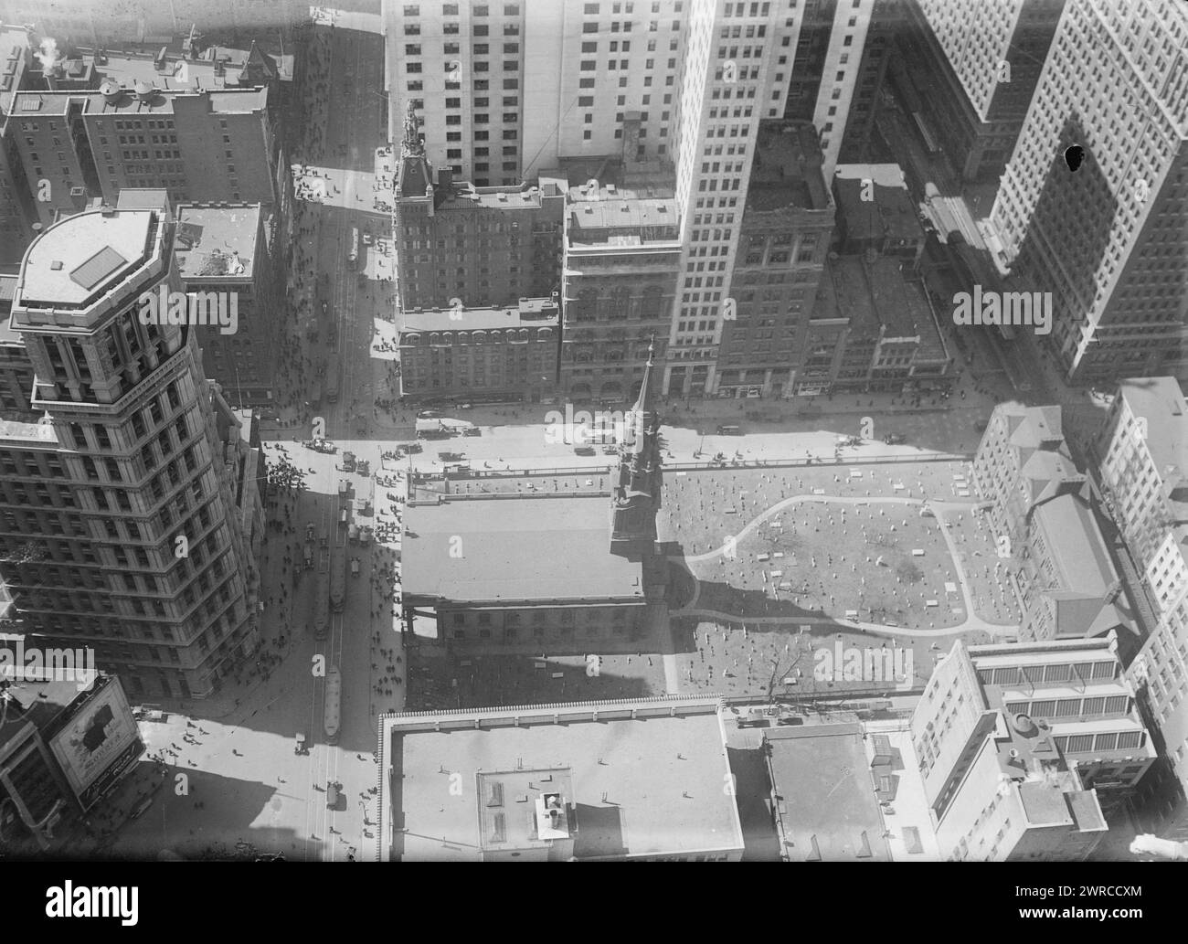 From Woolworth Bldg., Photograph shows an aerial view from the Woolworth Building of St. Paul's Chapel in lower Manhattan, New York City., between ca. 1915 and ca. 1920, Glass negatives, 1 negative: glass Stock Photo