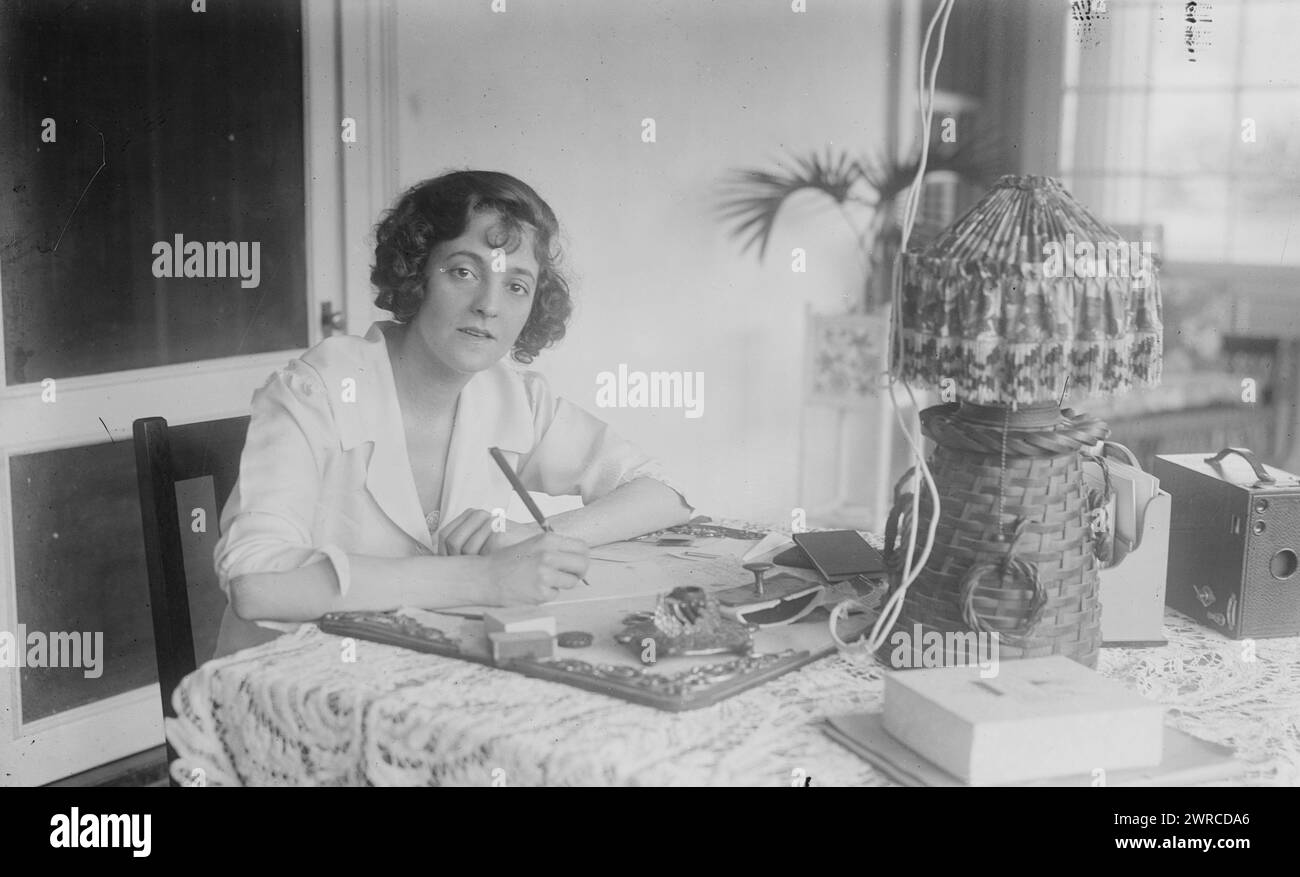 Janis, Photograph shows Elsie Janis (1889-1956) who was an American singer and actress., between ca. 1915 and ca. 1920, Glass negatives, 1 negative: glass Stock Photo