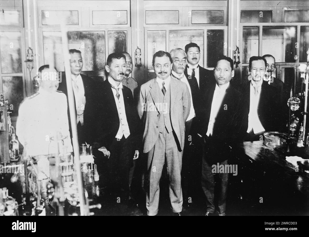 Japanese cabinet members, Photograph shows Baron Wakatsuki Reijiro (1866-1949) (third from left) and Hamaguchi Osachi (1870-1931), a Japanese politician, cabinet minister and Prime Minister of Japan from 1929 to 1931 (fourth from left)., between ca. 1915 and ca. 1920, Glass negatives, 1 negative: glass Stock Photo