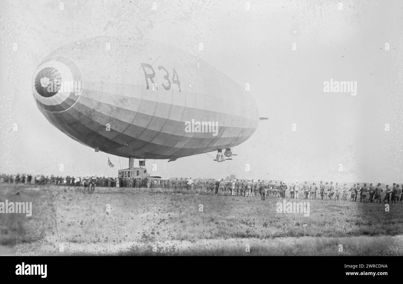 British airship r34 hi-res stock photography and images - Alamy