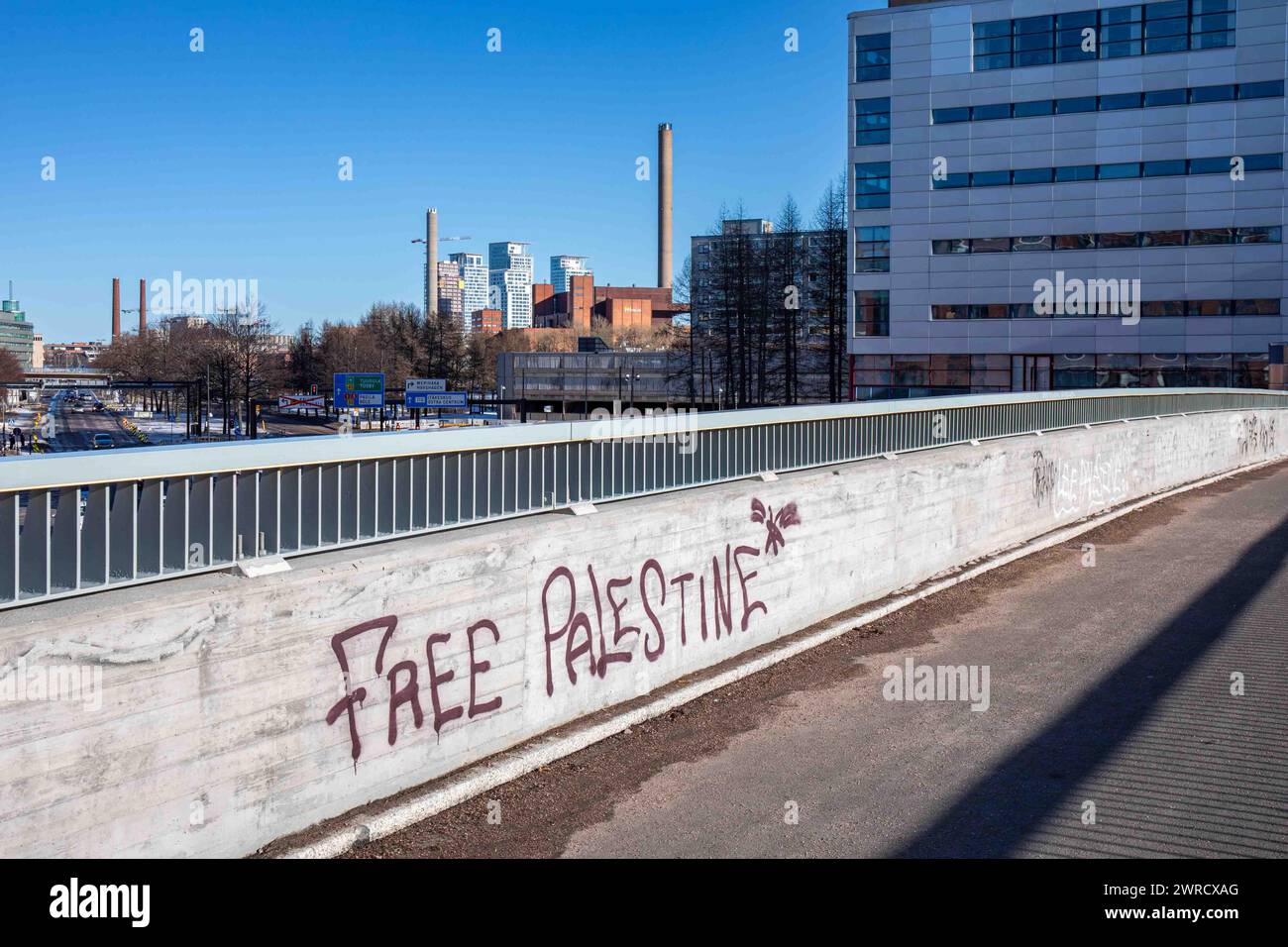 Free Palestine graffiti on Uusi Näkinsilta footbridge in Merihaka district of Helsinki, Finland Stock Photo