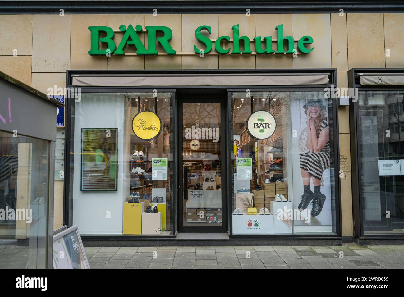 Bär Schuhe, Kurfürstendamm, Charlottenburg, Berlin, Deutschland *** Bär Schuhe, Kurfürstendamm, Charlottenburg, Berlin, Germany Stock Photo