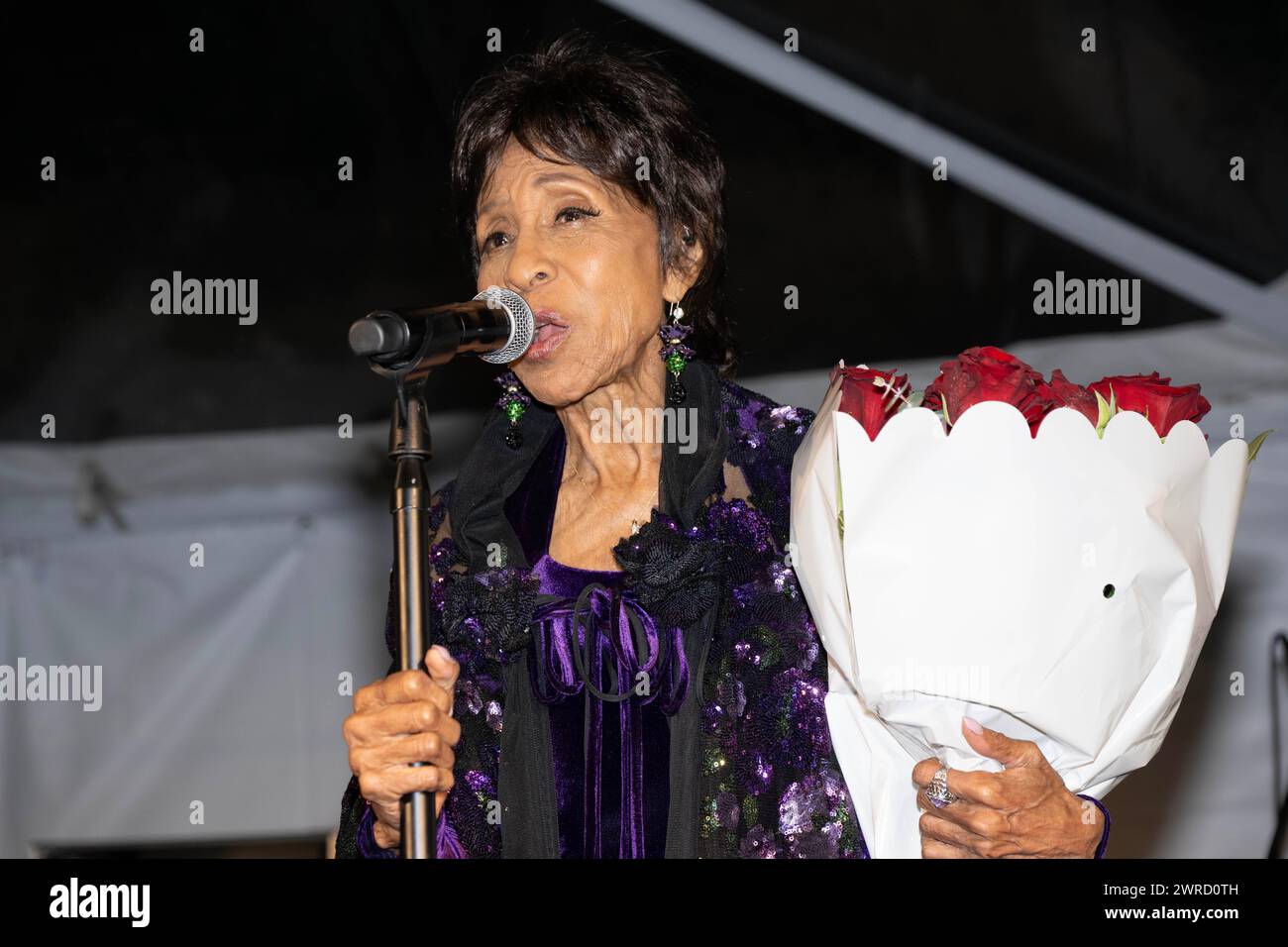 Actress Marla Gibbs recieves an award at Children Uniting Nations 24th