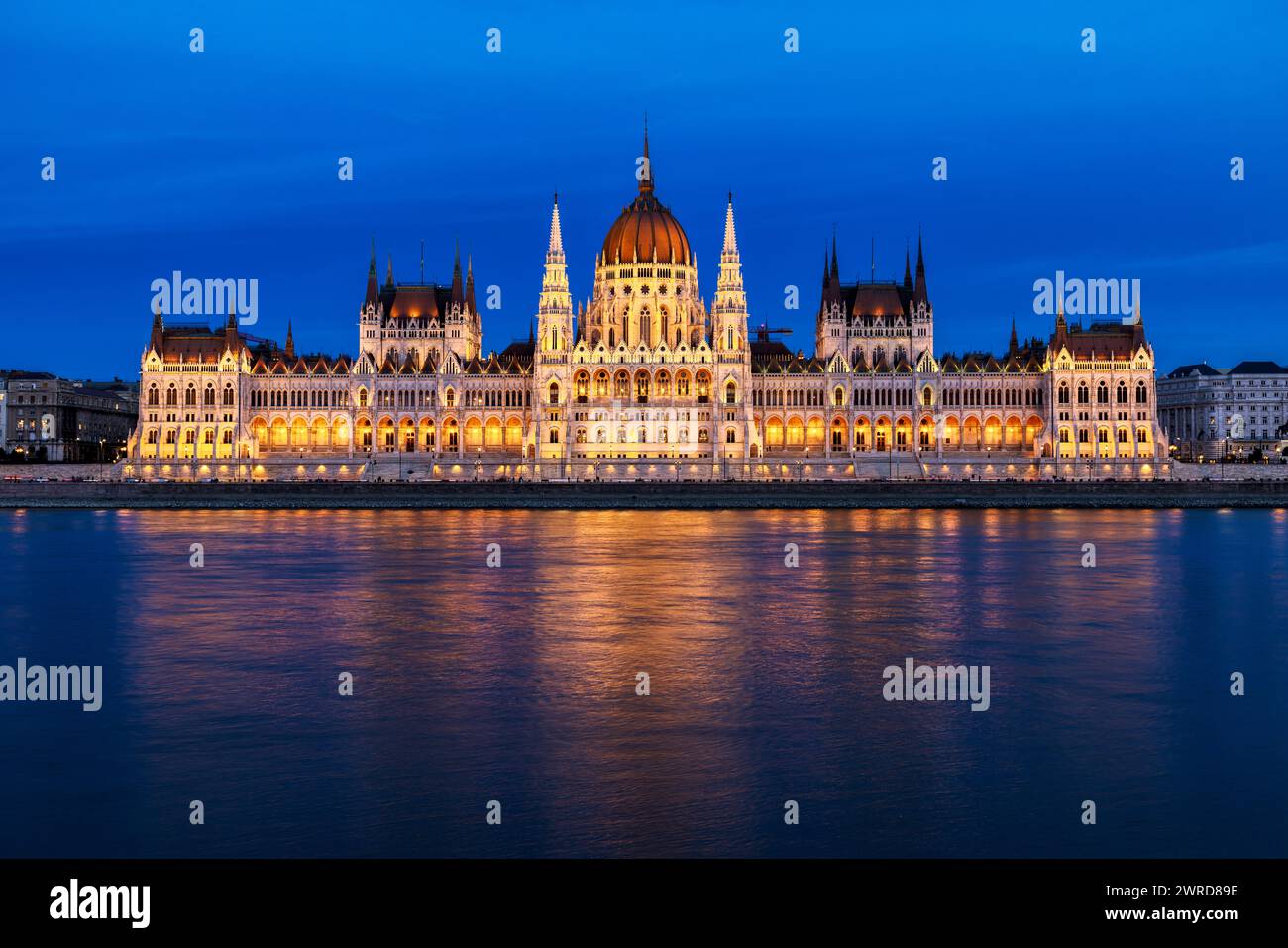 Hungarian parliament night view hi-res stock photography and images - Alamy
