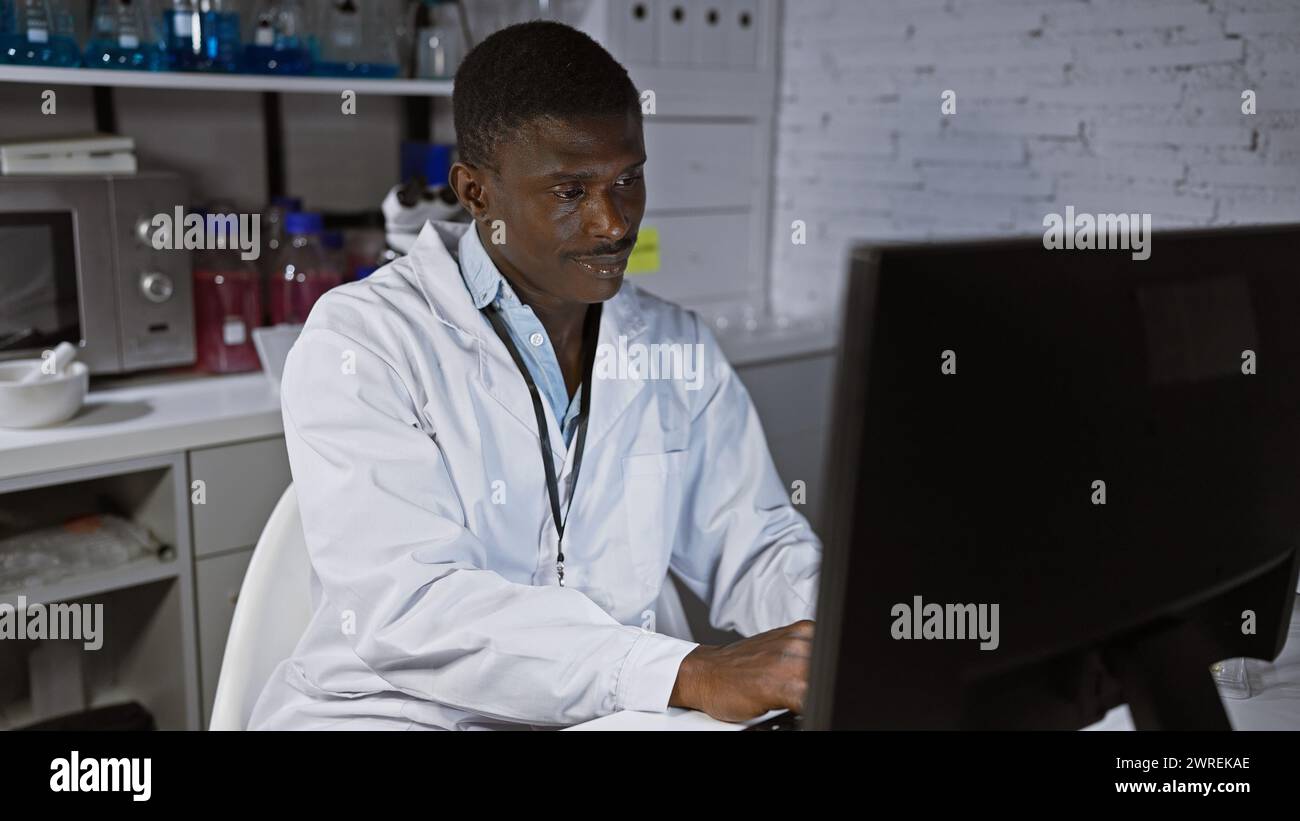 Computer science employment office hi-res stock photography and images ...