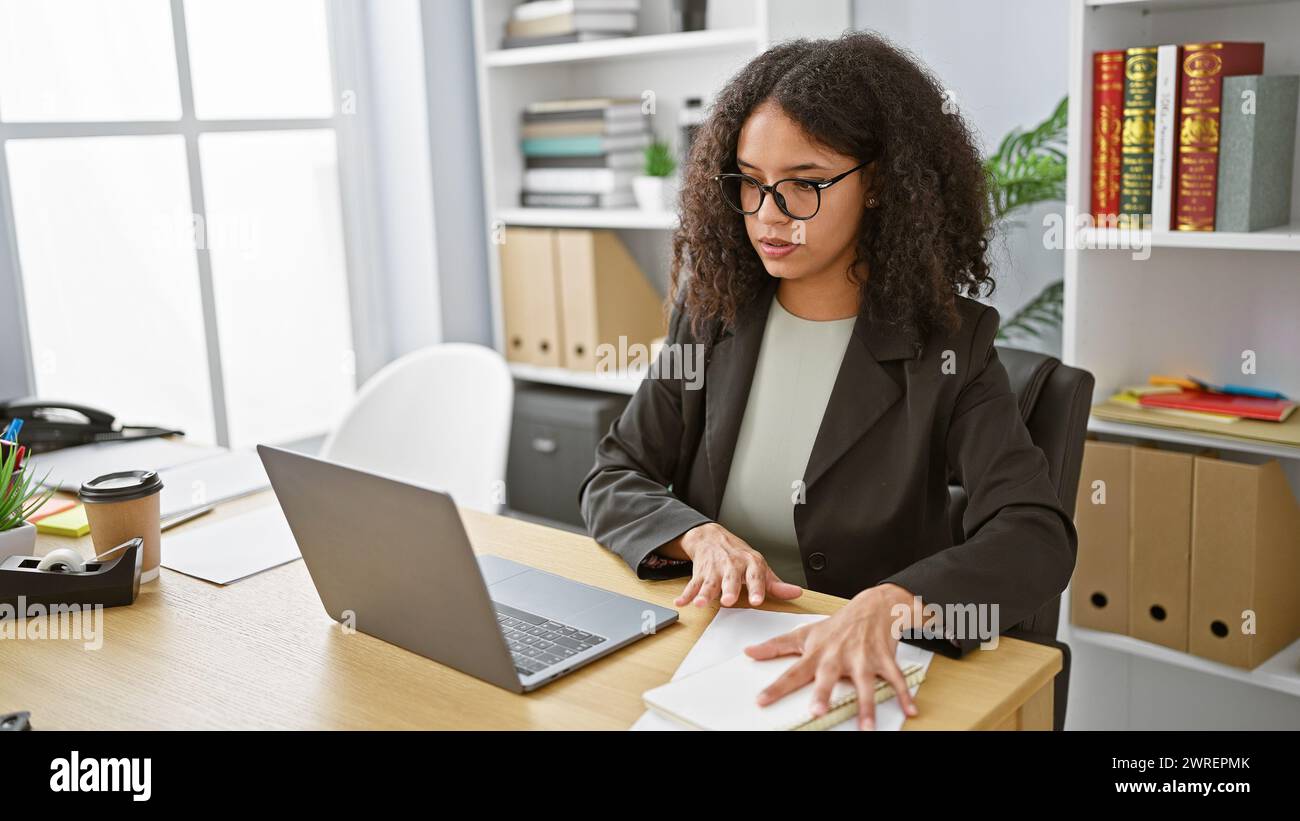 Powerful business woman desk hi-res stock photography and images - Alamy